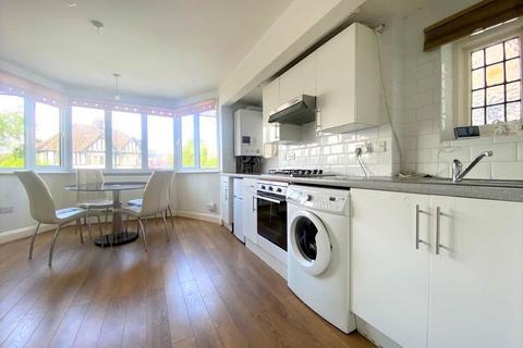 1 bedroom flat to rent, Highfield Avenue, London