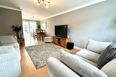 3 bedroom semi-detached house for sale, Ebor Mount, Kippax, Leeds