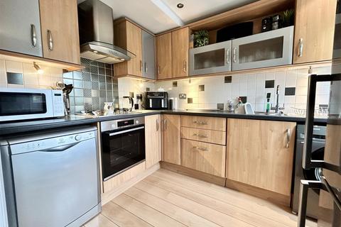3 bedroom semi-detached house for sale, Ebor Mount, Kippax, Leeds