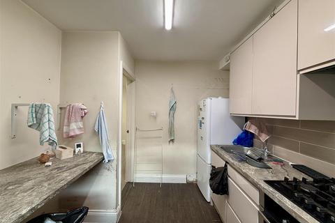 2 bedroom flat for sale, Northfield Road, London