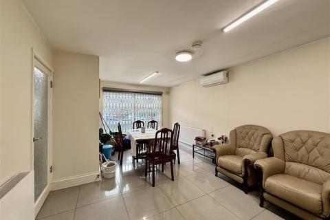 2 bedroom flat for sale, Northfield Road, London
