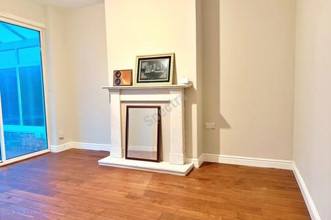 3 bedroom semi-detached house to rent, Westridge Road, Billesley, B13