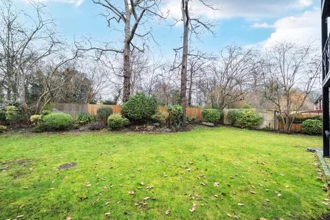 3 bedroom flat for sale, Birchwood Drive, Surrey KT14
