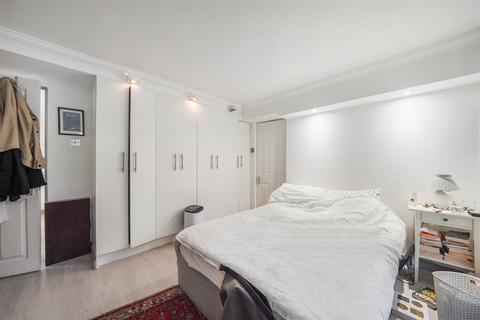 2 bedroom flat to rent, Fairhazel Gardens, London