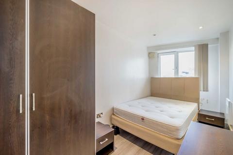 2 bedroom flat to rent, Chiswick High Road, London W4