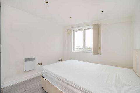 2 bedroom flat to rent, Chiswick High Road, London W4
