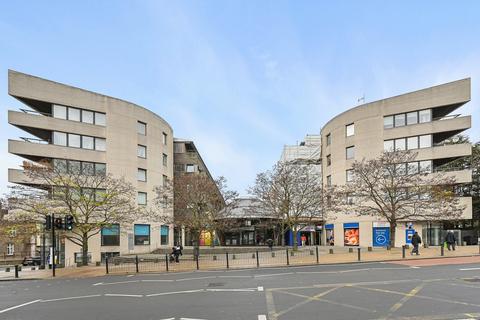 2 bedroom flat for sale, Hillside, London, NW10 8