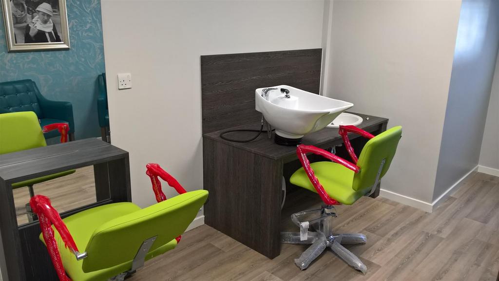 Treatment room 1.jpg