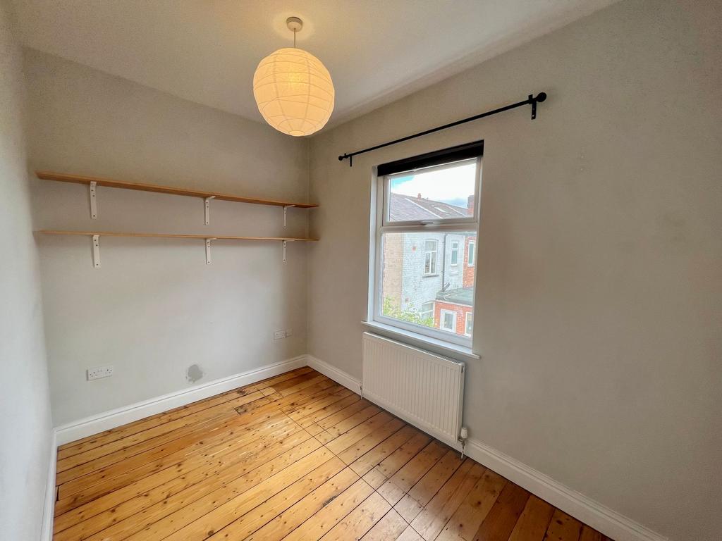 Bedroom (Back)