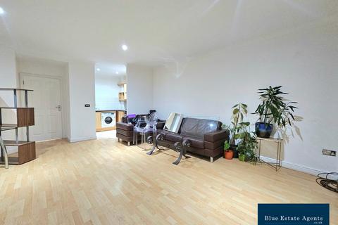 undefined, Elizabeth Gardens, Isleworth, TW7