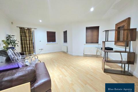 undefined, Elizabeth Gardens, Isleworth, TW7