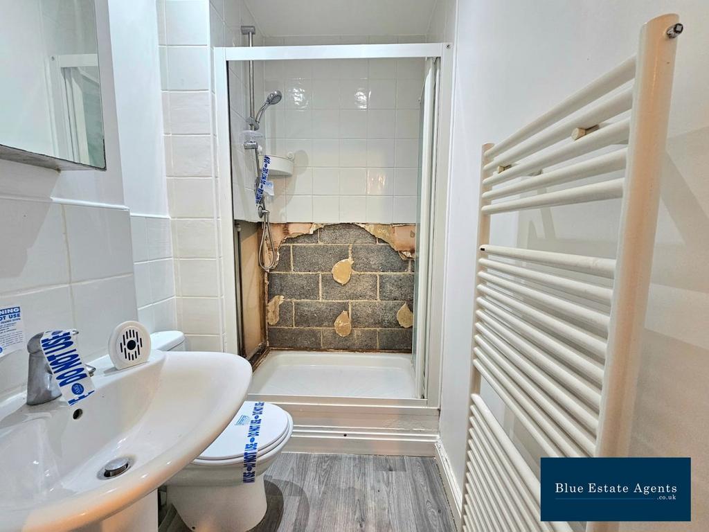 En-Suite Shower Suite