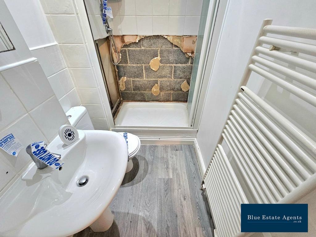 En-Suite Shower Suite