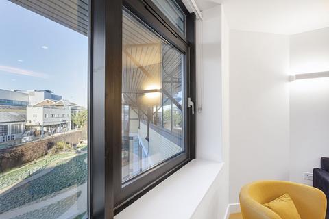 1 bedroom apartment to rent, Vonder Skies, New Horizons Court TW8