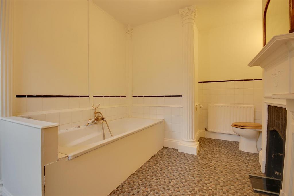 Bathroom 2.jpg