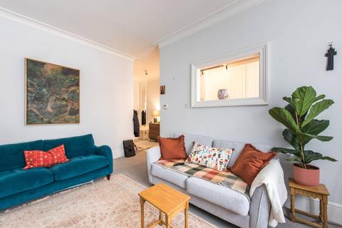 1 bedroom flat to rent, Denning Road, Hampstead, London, NW3