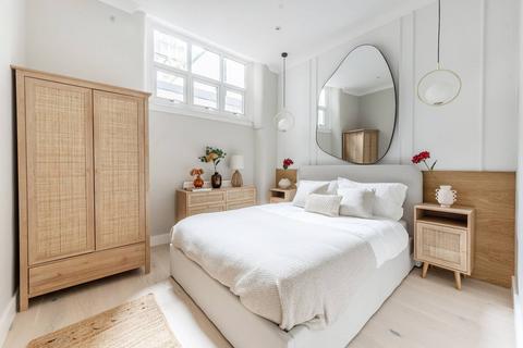 2 bedroom flat to rent, Cornwall Gardens, South Kensington, London, SW7