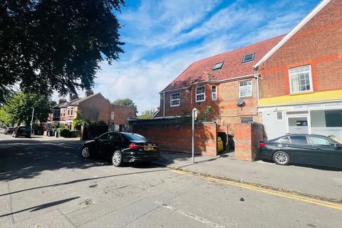 undefined, High Street North, Dunstable LU6