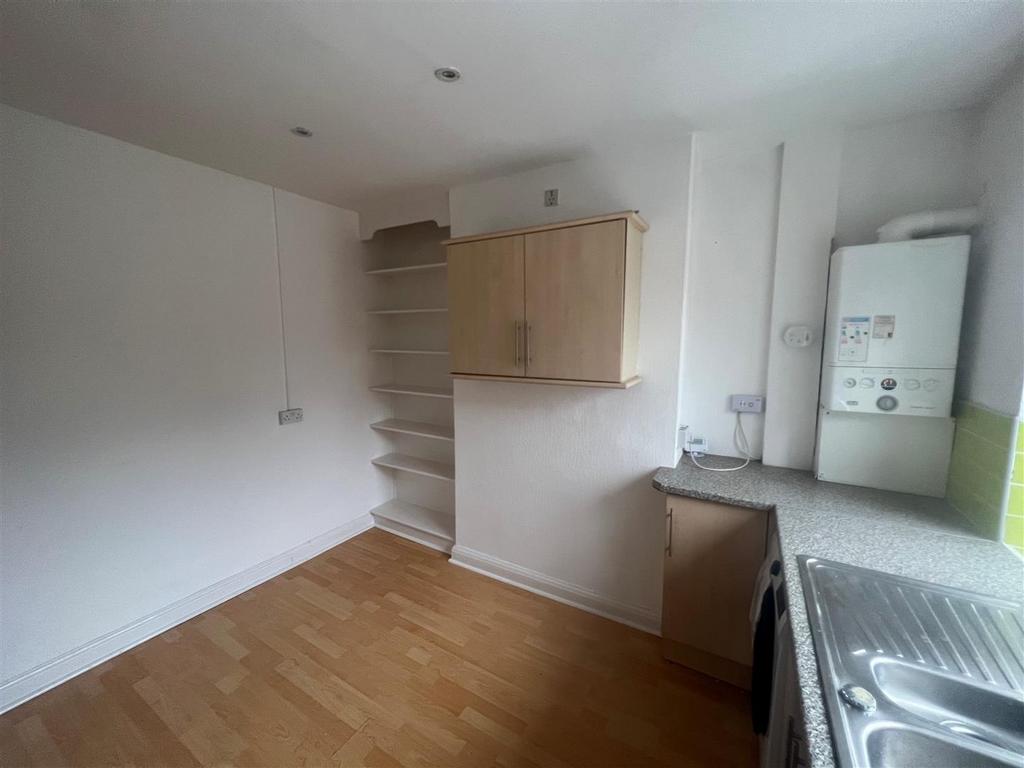 Kitchen 2.jpg