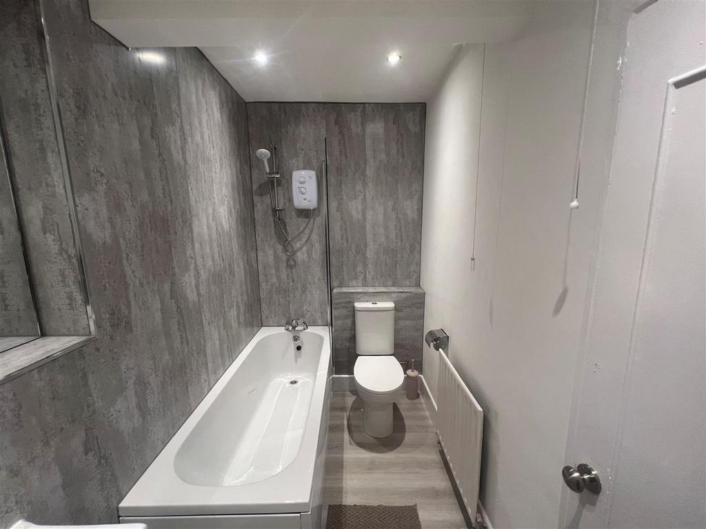 Bathroom 1.jpg