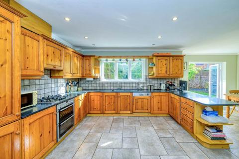 3 bedroom detached house for sale, Gravel Hill, Peppard Common, Henley-on-Thames, South Oxfordshire
