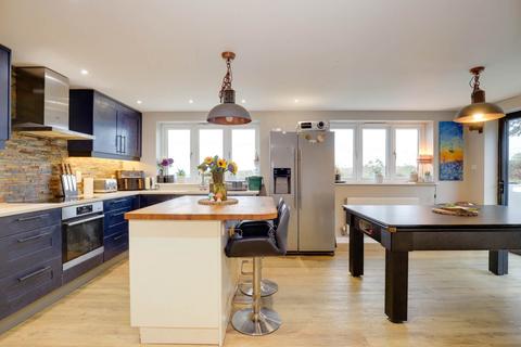 3 bedroom semi-detached house for sale, Shamrock, Port Hill, Henley On Thames