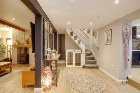 3 bedroom semi-detached house for sale, Shamrock, Port Hill, Henley On Thames