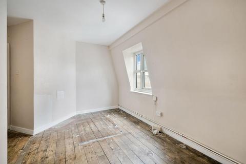 3 bedroom flat for sale, Doric Way, Euston, NW1