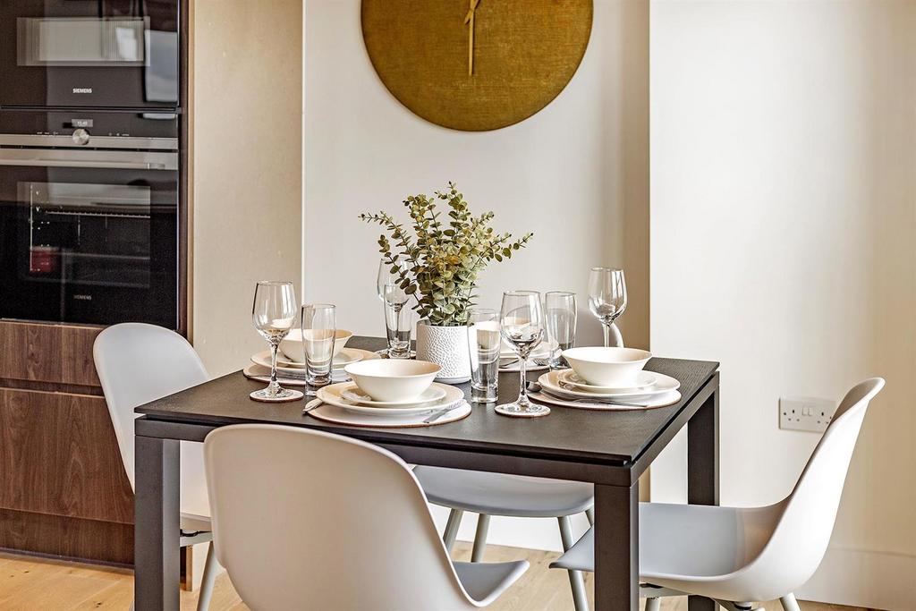 Dining table.jpg