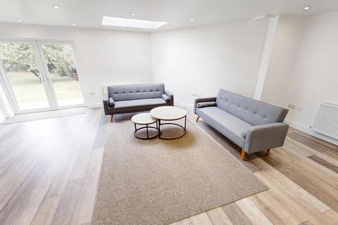 1 bedroom in a house share to rent, Beech Grove, Guildford, GU2