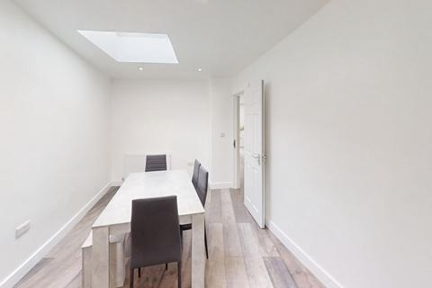 1 bedroom in a house share to rent, Beech Grove, Guildford, GU2