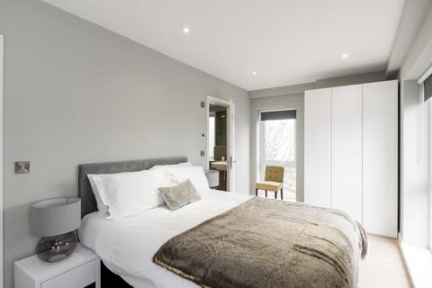 3 bedroom apartment to rent, Bromyard Avenue, London W3