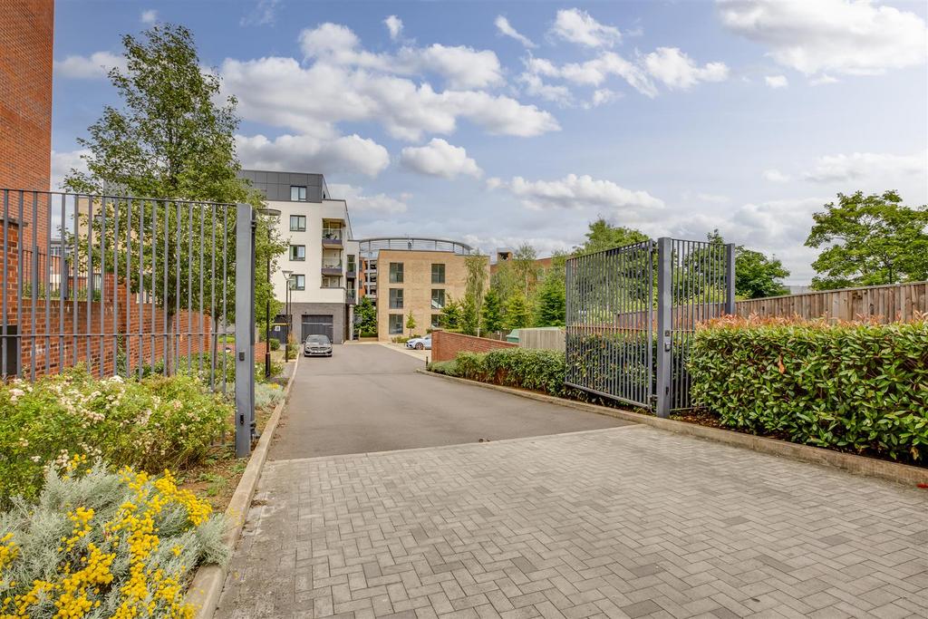 1 The Pavilion, Lilys Walk, HP11 2 FX-13.jpg