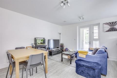 2 bedroom apartment for sale, The Pavilion, Lilys Walk, High Wycombe HP11