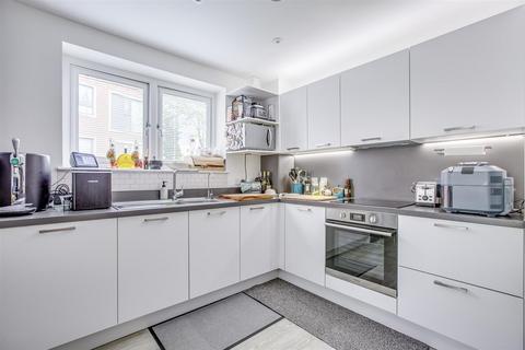 2 bedroom apartment for sale, The Pavilion, Lilys Walk, High Wycombe HP11