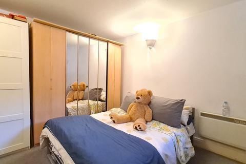 2 bedroom flat for sale, Odeon Parade, London Road, Isleworth