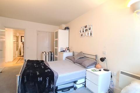 2 bedroom flat for sale, Odeon Parade, London Road, Isleworth