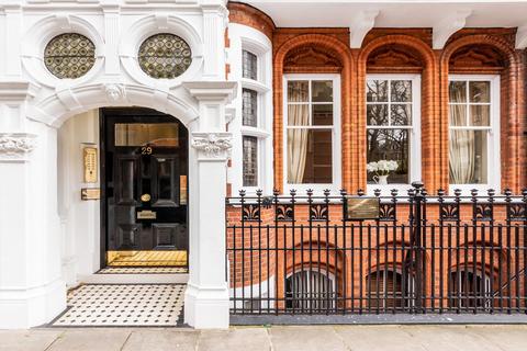 3 bedroom flat to rent, Collingham Gardens, London, SW5