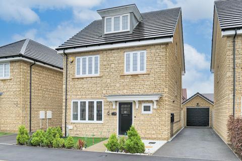 4 bedroom detached house for sale, Basil Drive, Melksham SN12
