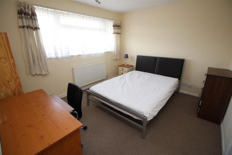 4 bedroom end of terrace house to rent, Somner Close, Canterbury, Kent, CT2