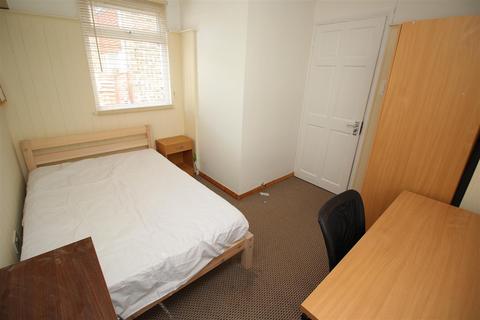 4 bedroom end of terrace house to rent, Somner Close, Canterbury, Kent, CT2