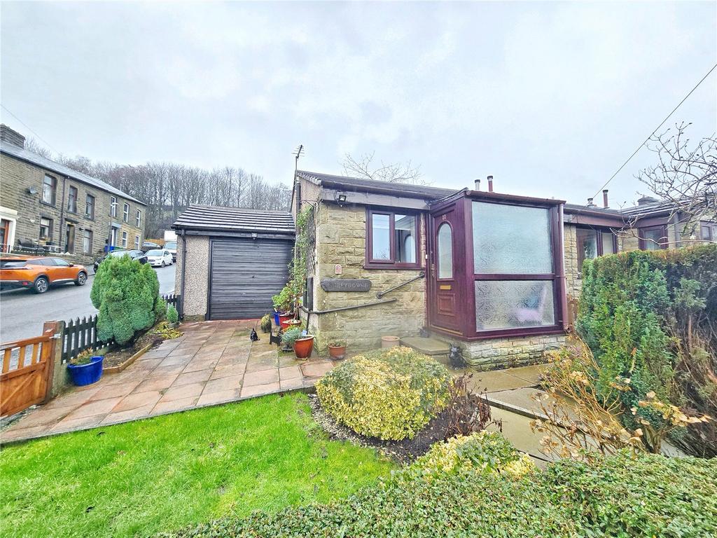 Front Garden & Drive