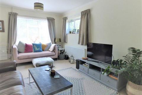 3 bedroom detached house to rent, Effingham