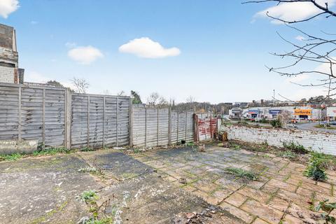 3 bedroom townhouse for sale, Carlton Street, Kettering NN16
