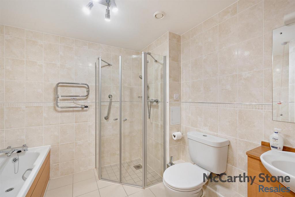 Bath & Shower Room