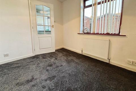 3 bedroom semi-detached house to rent, Clara Road, Bradford BD2
