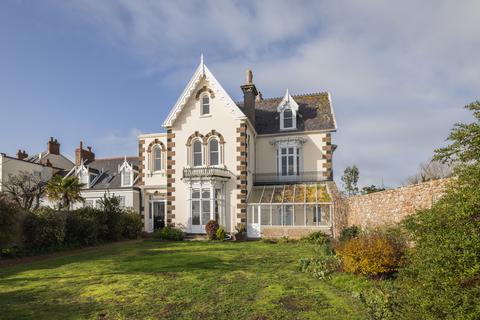 5 bedroom detached house to rent, La Grande Route de al Cote, St. Clement, Jersey