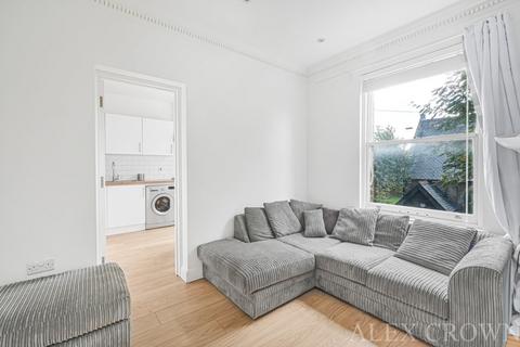 3 bedroom flat for sale, Broomfield Place,