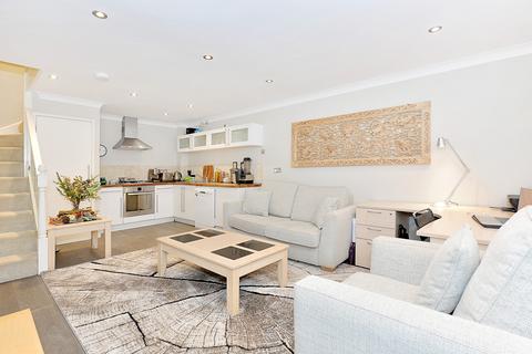 2 bedroom house to rent, Shrewsbury Mews, London, W2