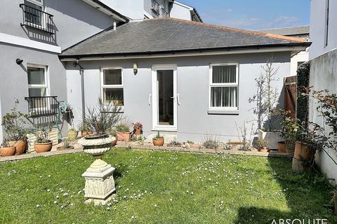 2 bedroom flat to rent, 4 Antony Court, Esplanade Road, Paignton, TQ4 6DZ